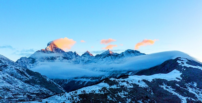 四姑娘山（写真提供・四姑娘山管理局）。