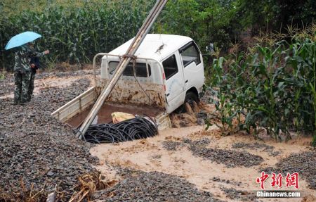 甘肃陇南暴雨致10人遇难12人失踪 万人被困(图)