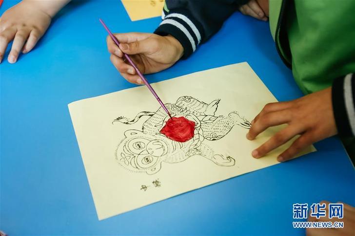小学校の授業で無形文化遺産に触れる　浙江省安吉県