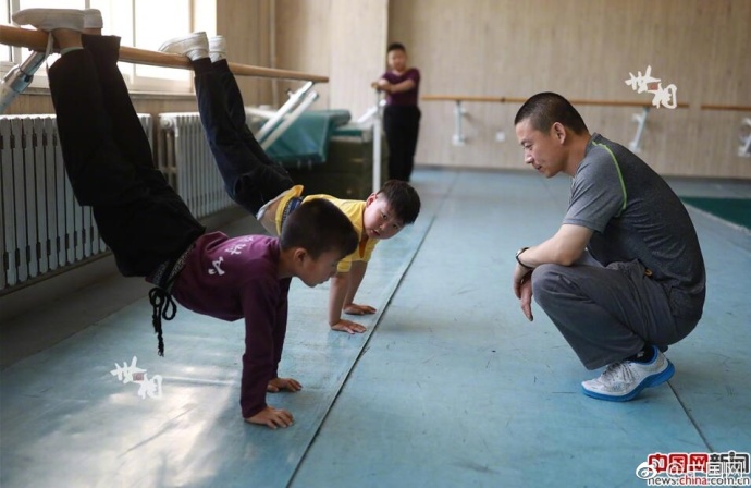 京劇を学ぶ子供たち