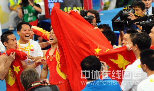 组图：体操男子团体赛决赛 中国队冲金成功