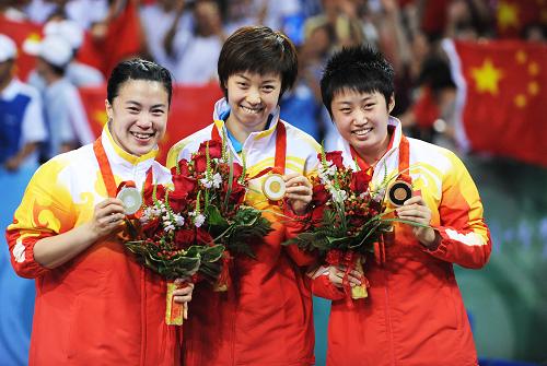 中国、北京五輪卓球女子シングルスの金、銀、銅メダルを独占